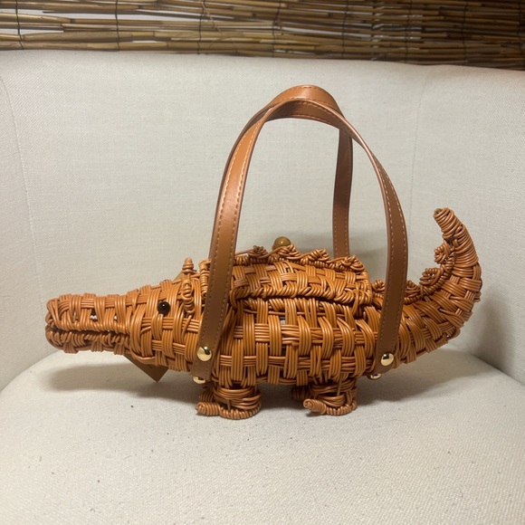 Tommy Bahama Handbags - Tommy Bahama Tan Woven crocodile Handbag. Don’t worry it won’t bite 🐊